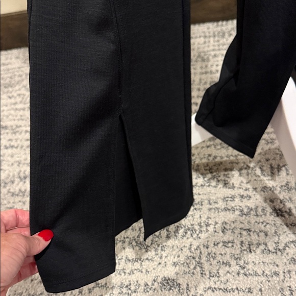 Vuori Women's Black Wide Leg Pants - Picture 3 of 8